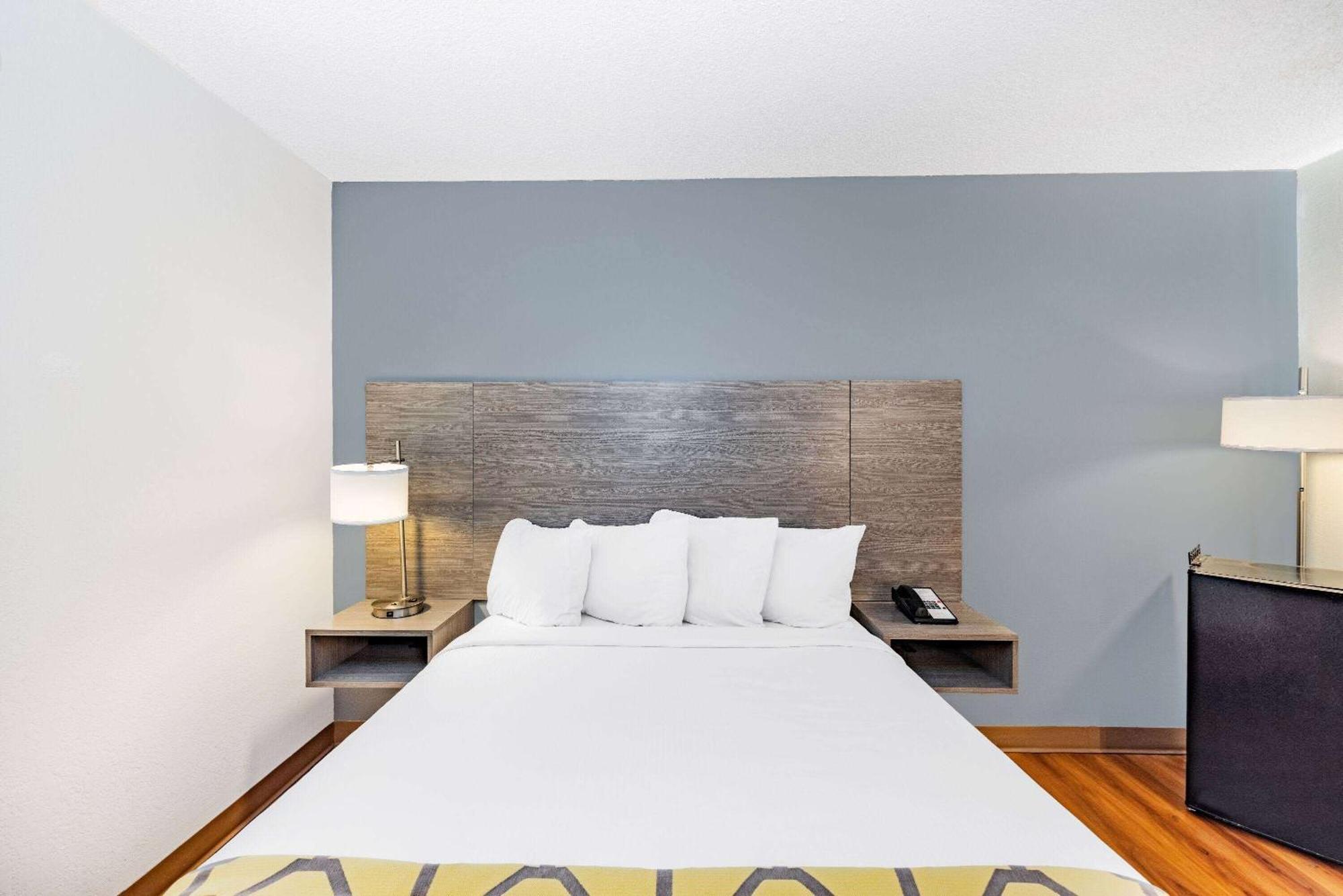 Baymont By Wyndham Gillette Hotel Bagian luar foto