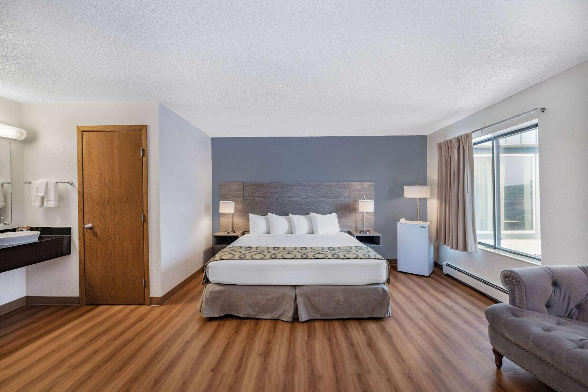 Baymont By Wyndham Gillette Hotel Bagian luar foto