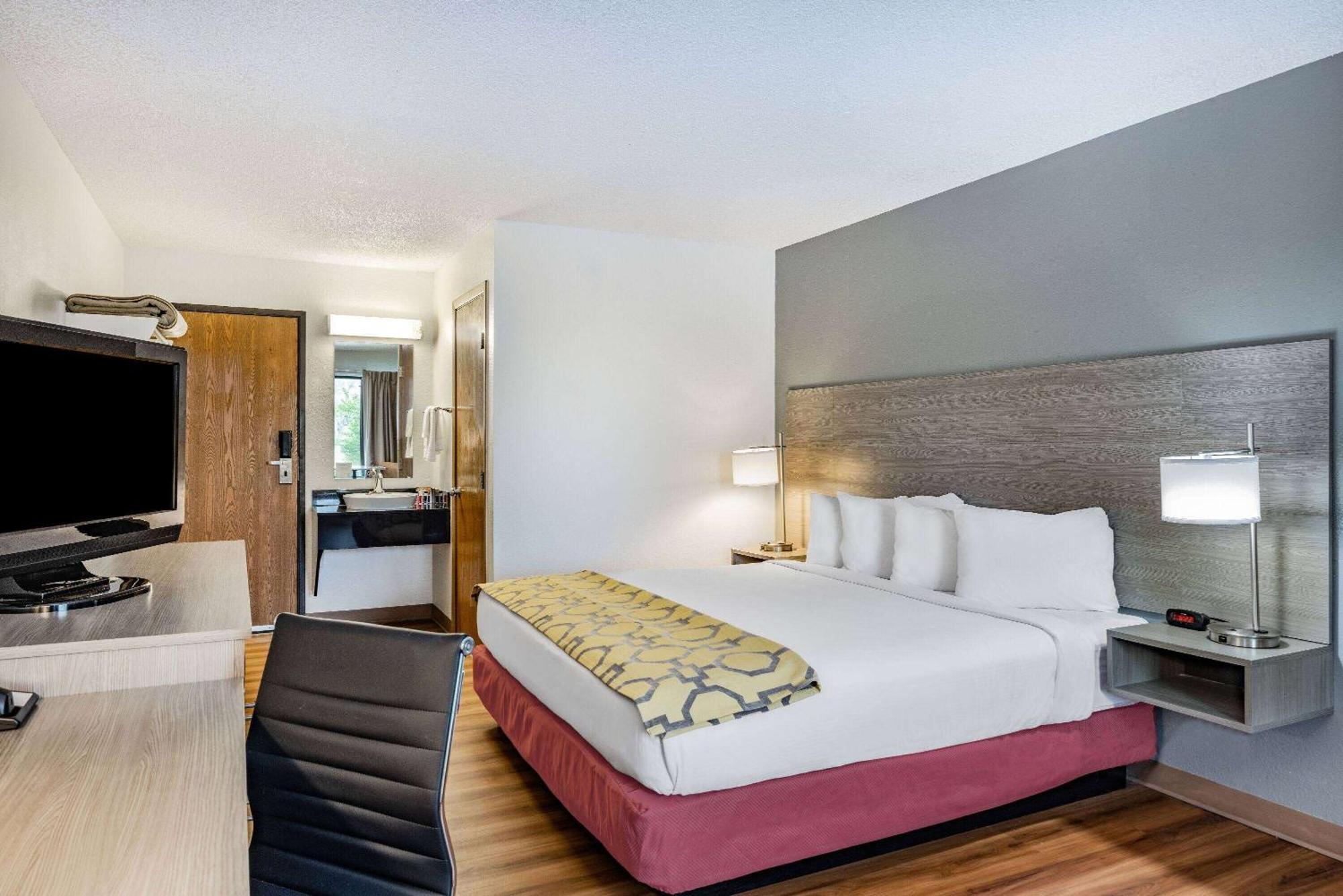 Baymont By Wyndham Gillette Hotel Bagian luar foto